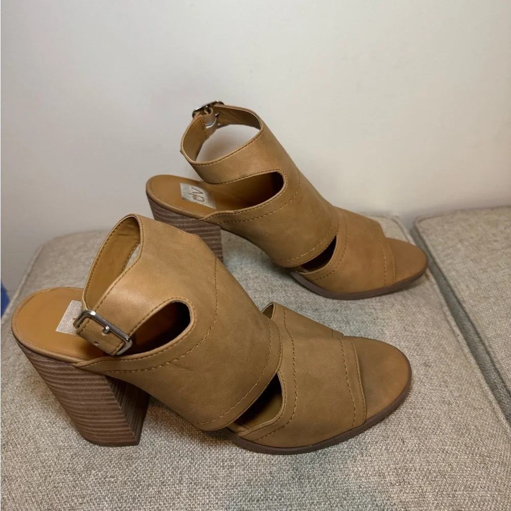 DV by Dolce Vita heel height